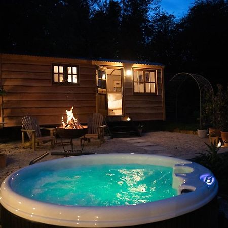 Luxury, Rural Shepherds Hut With Hot Tub Nr Bath Bristol Buitenkant foto