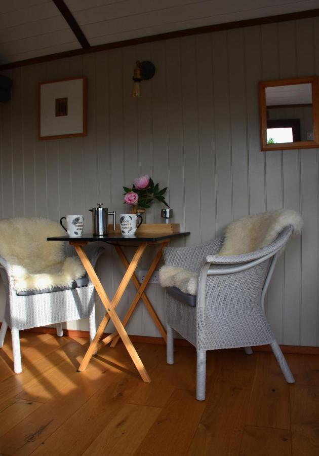 Luxury, Rural Shepherds Hut With Hot Tub Nr Bath Bristol Buitenkant foto