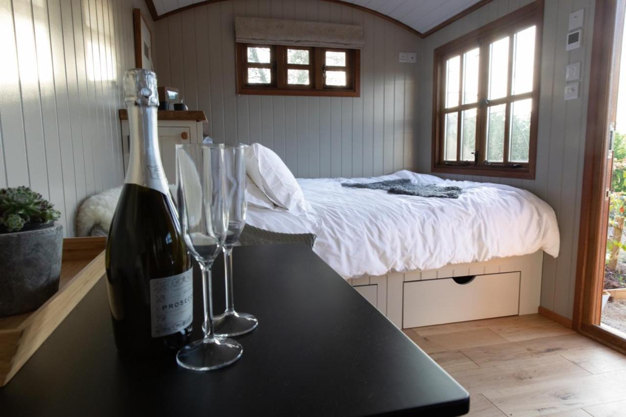 Luxury, Rural Shepherds Hut With Hot Tub Nr Bath Bristol Buitenkant foto