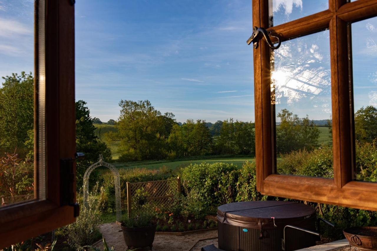 Luxury, Rural Shepherds Hut With Hot Tub Nr Bath Bristol Buitenkant foto