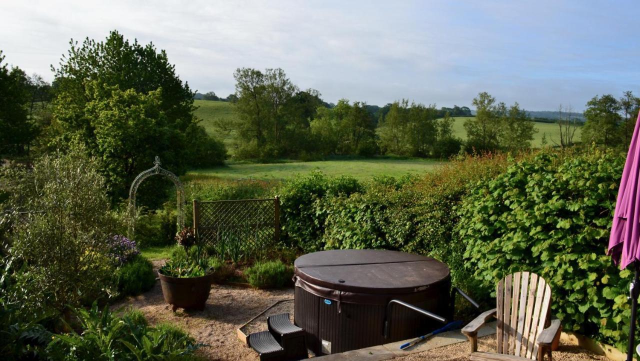 Luxury, Rural Shepherds Hut With Hot Tub Nr Bath Bristol Buitenkant foto
