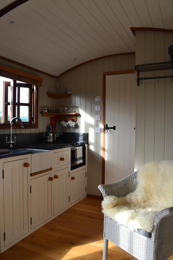 Luxury, Rural Shepherds Hut With Hot Tub Nr Bath Bristol Buitenkant foto