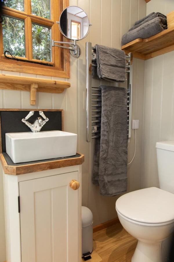 Luxury, Rural Shepherds Hut With Hot Tub Nr Bath Bristol Buitenkant foto